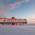 Fast die doppelte Menge Neuschnee im Vergleich zu anderen antarktischen Wintern lagerte sich an der während des Polarwinters 2009 ab. „Wegen des ungewöhnlich hohen Schneezutrags musste das Stationsgebäude gleich dreimal […]
