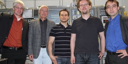 Wissenschaftlern des Karlsruher Instituts für Technologie (KIT) ist es gelungen, Daten im Umfang von 26 Terabit pro Sekunde auf einen einzigen Laserstrahl zu kodieren, 50 Kilometer weit zu übertragen und […]